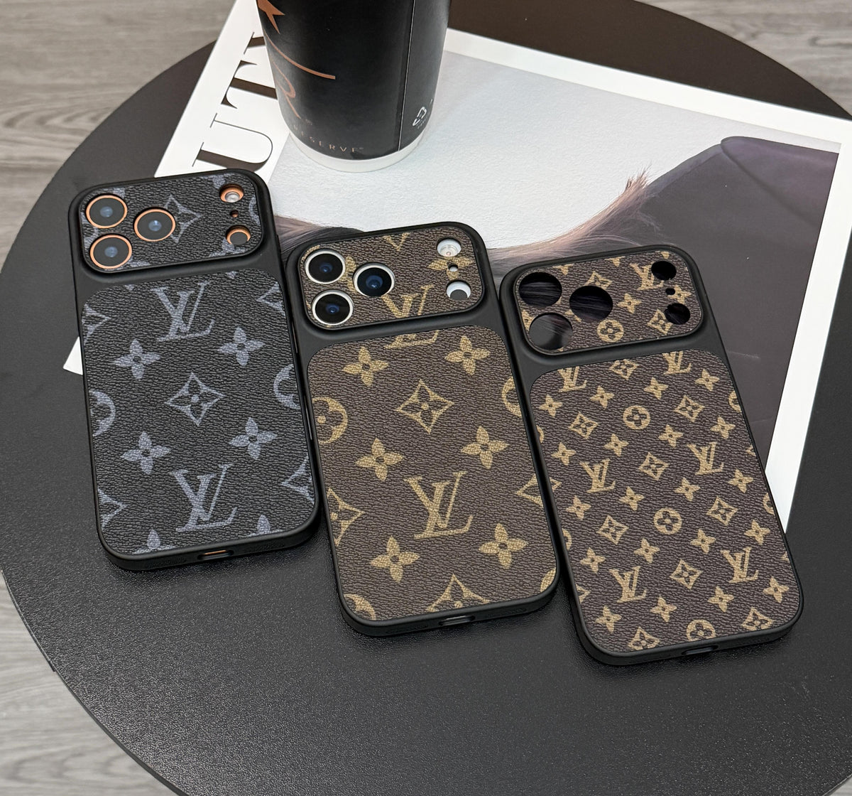 MagSafe Classic Monogram Δερμάτινη θήκη iPhone