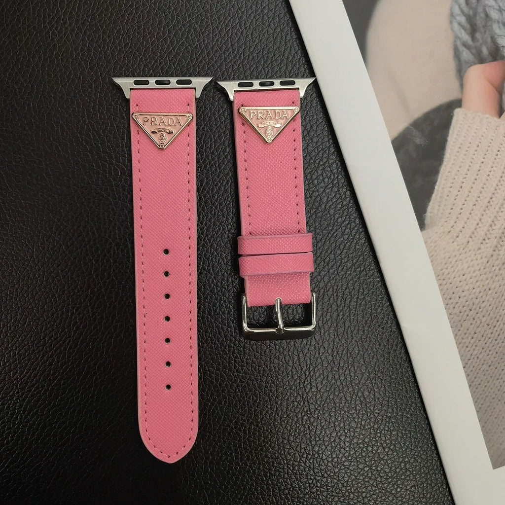 Curea Apple Watch din piele cu etichetă cu monogramă dublu triunghi