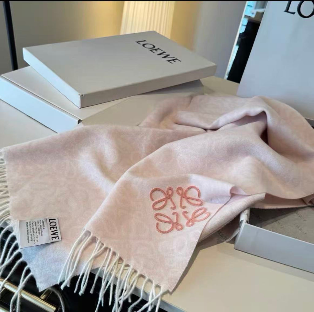 Soft fog powder jacquard embroidered fringed scarf, soft warm shawl in autumn and winter, temperament commuting versatile scarf