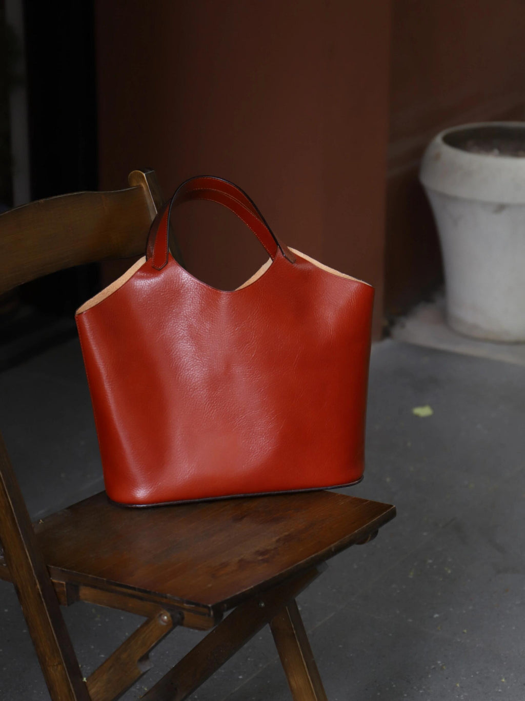 Minimal Leather Tote — Effortless Everyday Style