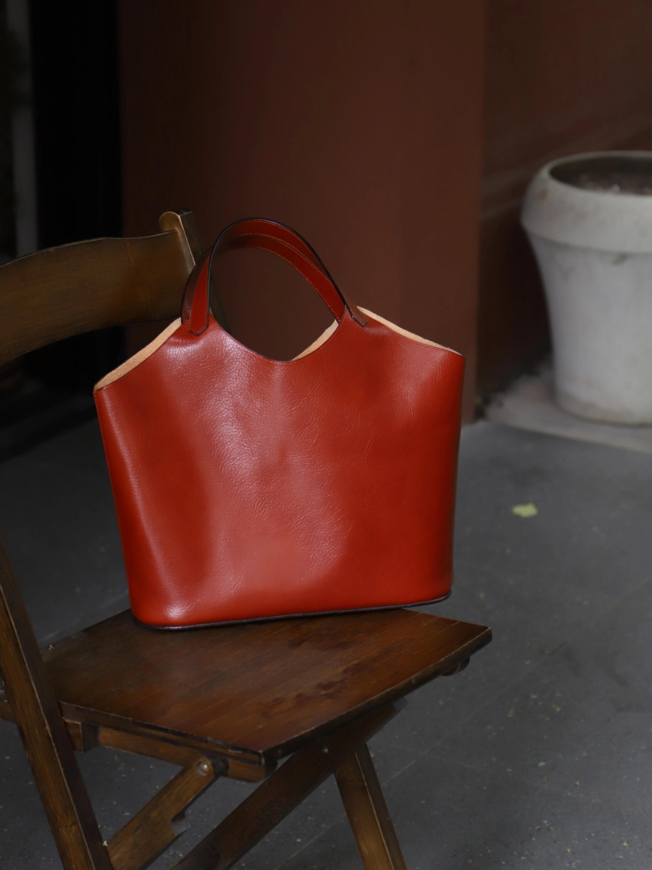 Minimal Leather Tote — Effortless Everyday Style