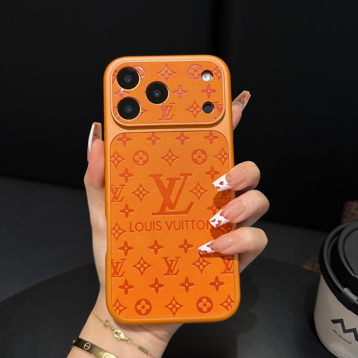 Θήκη iPhone πολυτελείας με ανάγλυφο σχέδιο