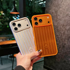 Etui na iPhone'a z prążkowanym metalicznym pancerzem – stylowa ochrona inspirowana podróżami