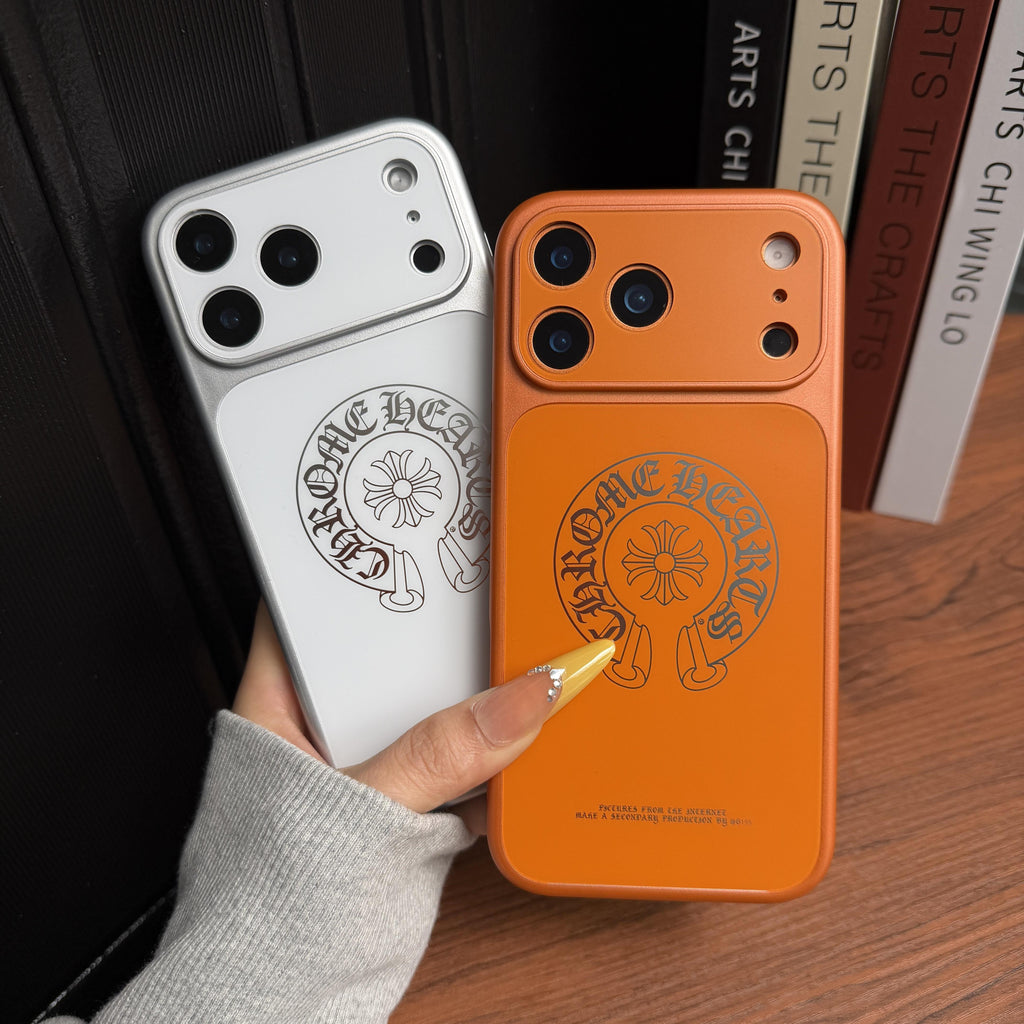 Custodia protettiva per iPhone con cuori cromati