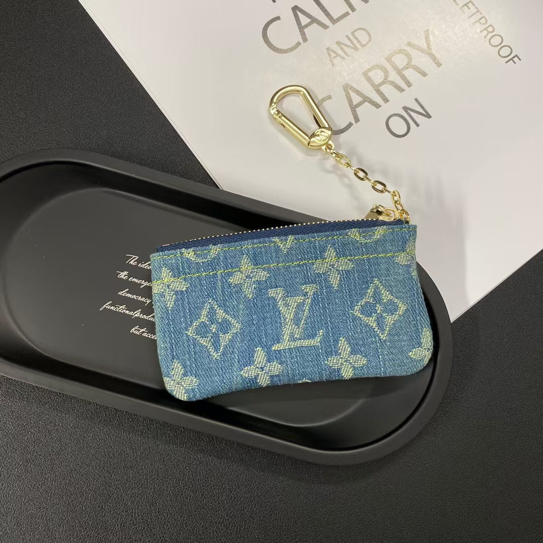 Luxuriös Monogram Coin Pouch – Stylish & Compact Keychain Geldbörse – Ansicht 4