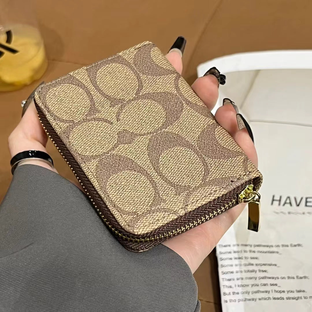 Coleção luxuosa de carteira com zíper inspirada em MK & CO