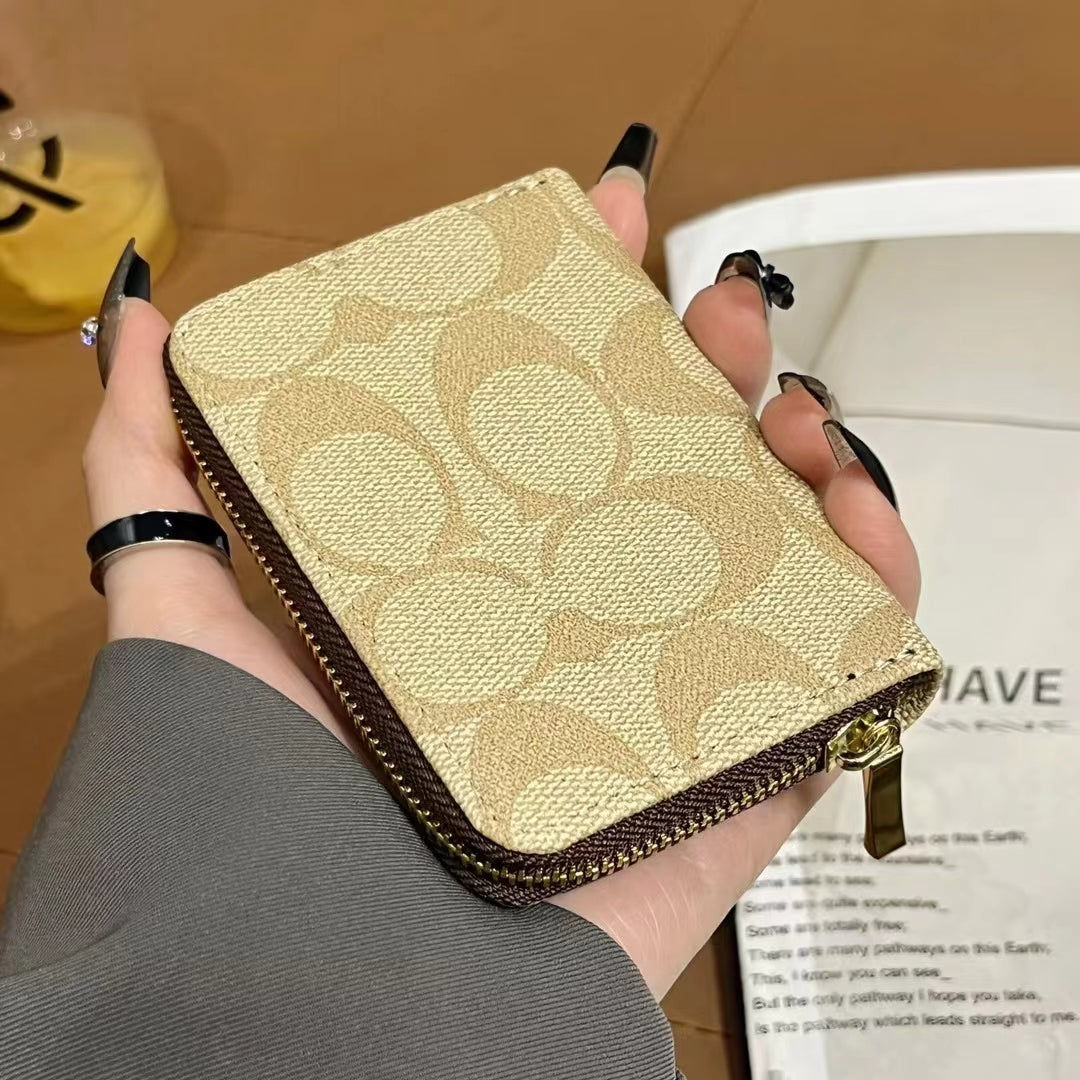 Coleção luxuosa de carteira com zíper inspirada em MK & CO
