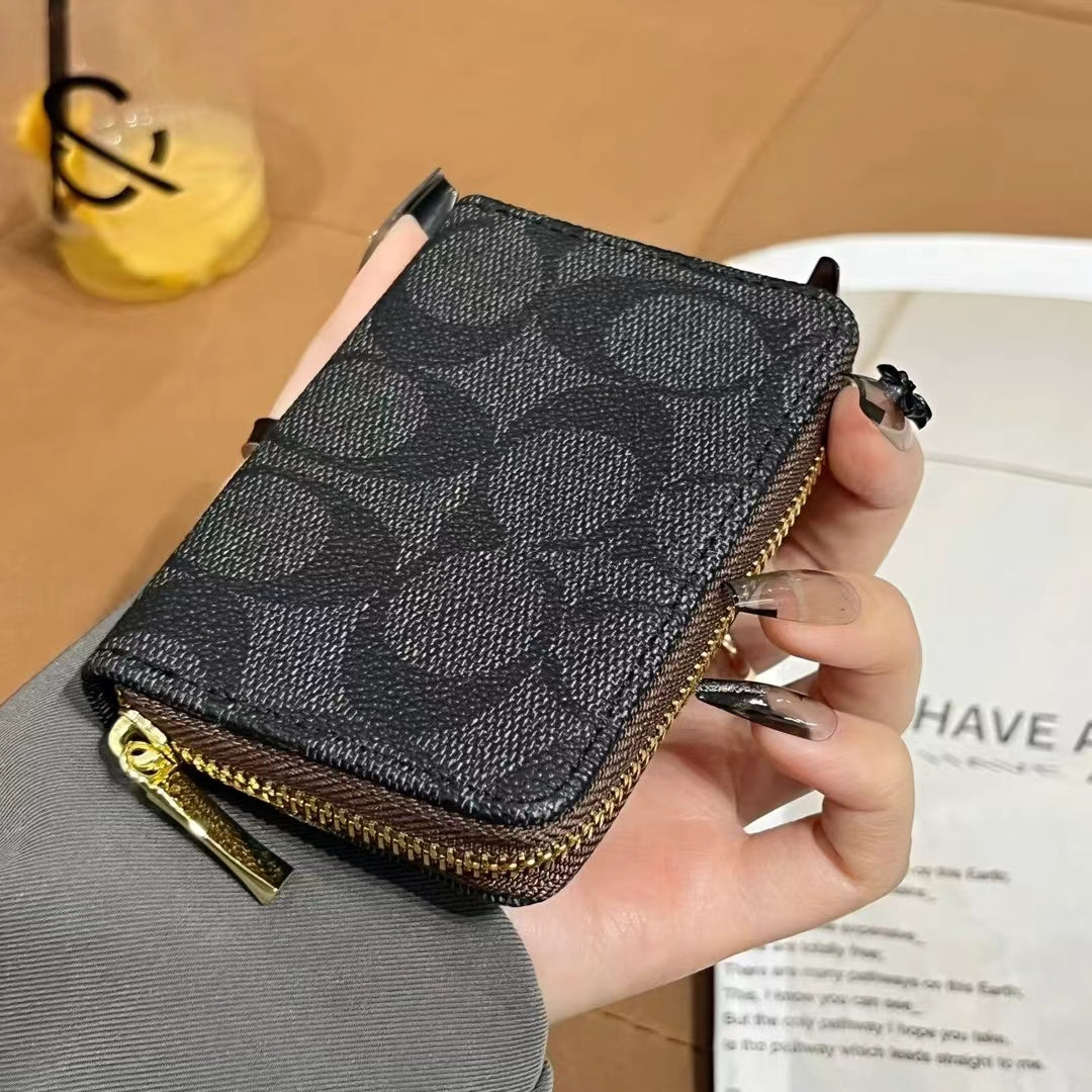 Coleção luxuosa de carteira com zíper inspirada em MK & CO