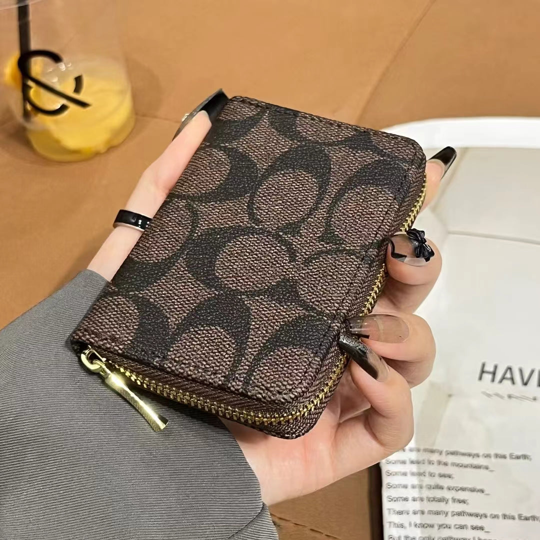 Coleção luxuosa de carteira com zíper inspirada em MK & CO