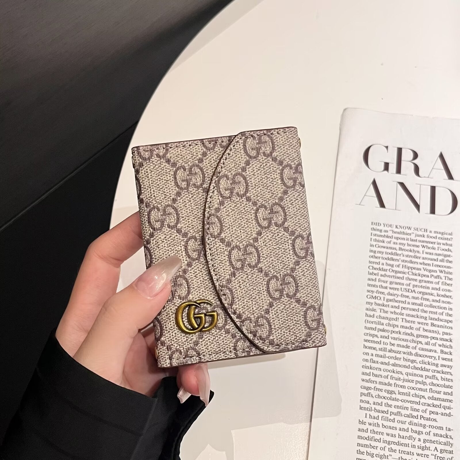 Coleção de carteiras compactas de monograma inspiradas em LV & GG