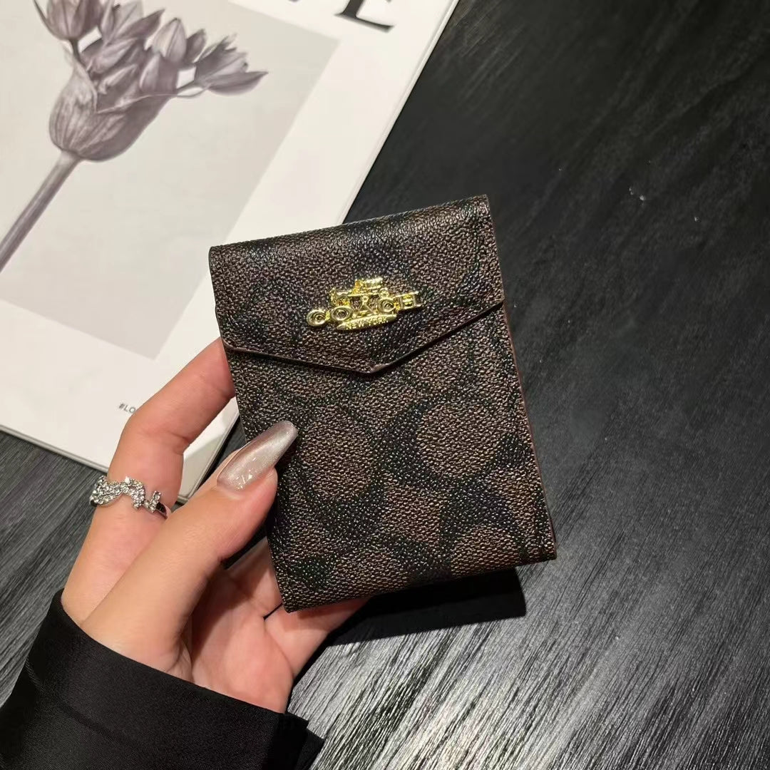 Carteiras luxuosas com porta-cartões inspiradas em MK & CO - Monograma