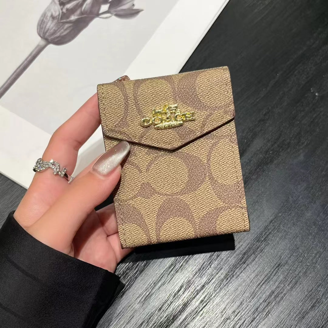 Carteiras luxuosas com porta-cartões inspiradas em MK & CO - Monograma