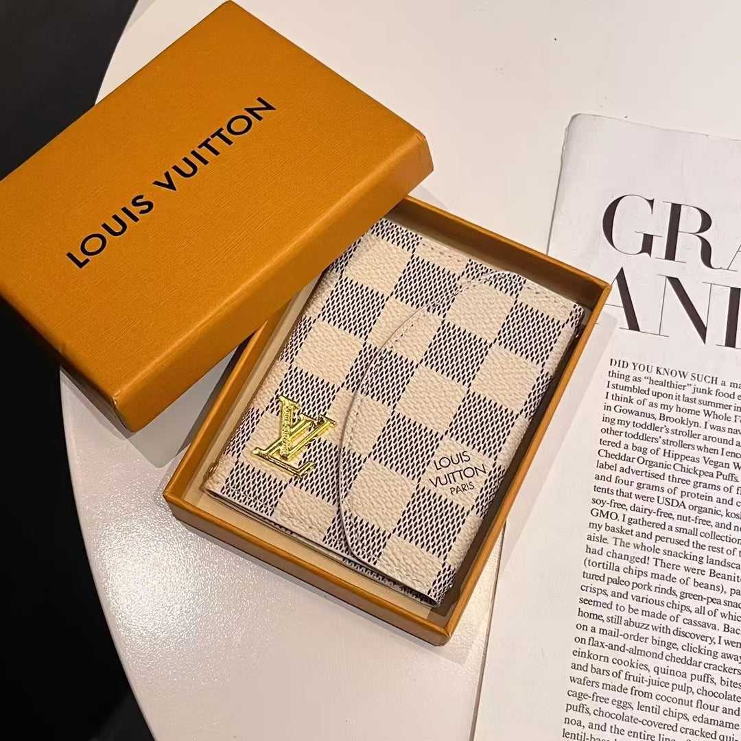 Coleção de carteiras compactas de monograma inspiradas em LV & GG