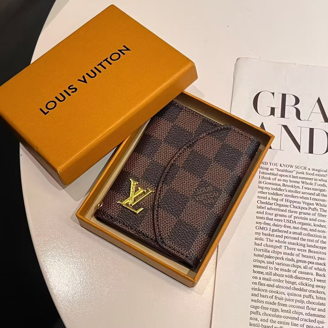 Coleção de carteiras compactas de monograma inspiradas em LV & GG