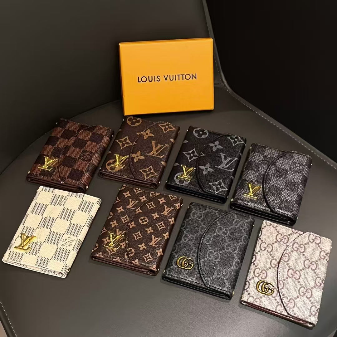 Coleção de carteiras compactas de monograma inspiradas em LV & GG