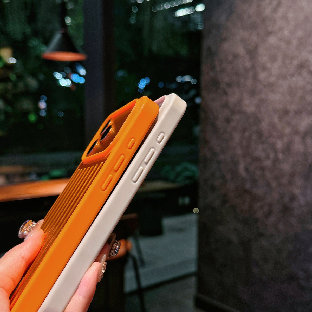 Husă pentru iPhone cu armură metalică cu nervuri – Protecție elegantă, inspirată de călătorii