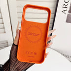 Θήκη iPhone με ανάγλυφη χιαστί με φτερωτό γούρι αλόγου