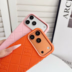 Θήκη iPhone με ανάγλυφη χιαστί με φτερωτό γούρι αλόγου