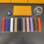 Pulsera de cambio Apple con decoración en remaches y monograma en relieve CORREAS DE RELOJ