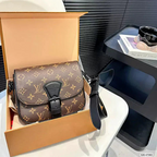Geantă de lux Model monogramă din piele de înaltă calitate