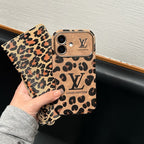Luxuriöse braune iPhone-Hülle aus lilafarbenem Leder