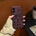 Luxuriöse braune iPhone-Hülle aus lilafarbenem Leder