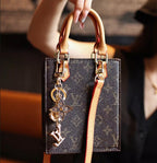 V key chain-713