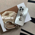 Elegante iPhone-Hülle mit Buchstaben „Shine x Mono“ und Kette