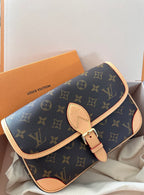 Vintage-Inspired Box Hand bag