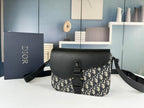 Classic Leather Crossbody Bag – Minimalist Design, Maximum Function