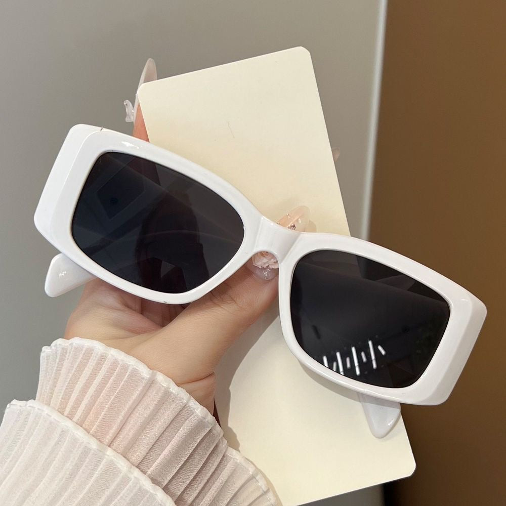 Luxury Retro Sunglasses with Gold Plaque