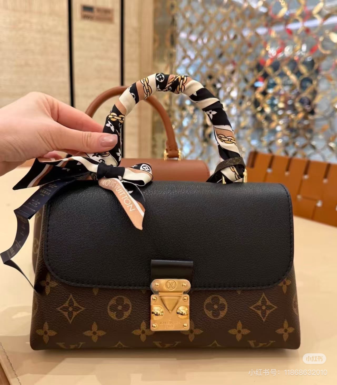 Luxury minimalist short-handle handbag