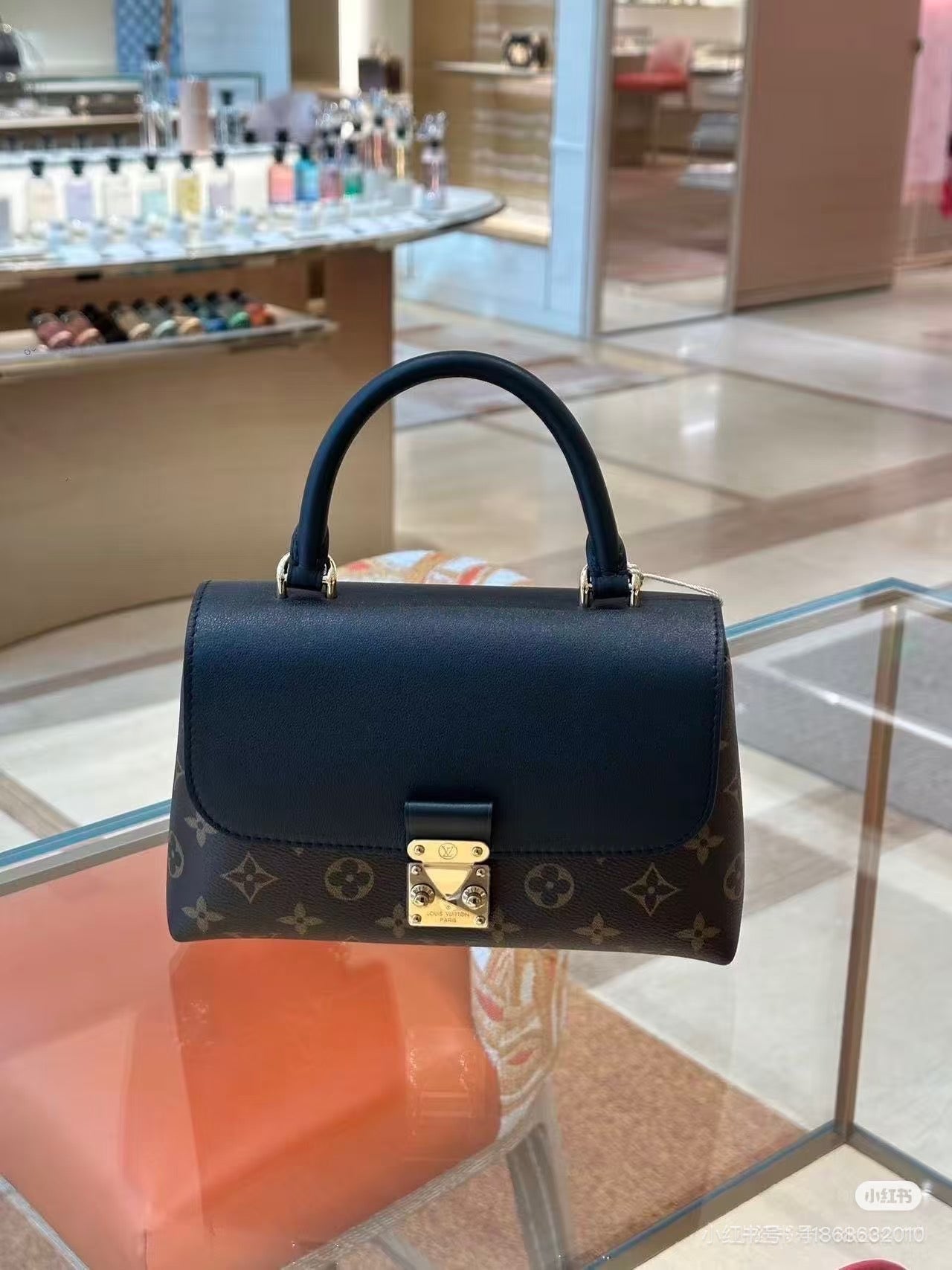 Luxury minimalist short-handle handbag