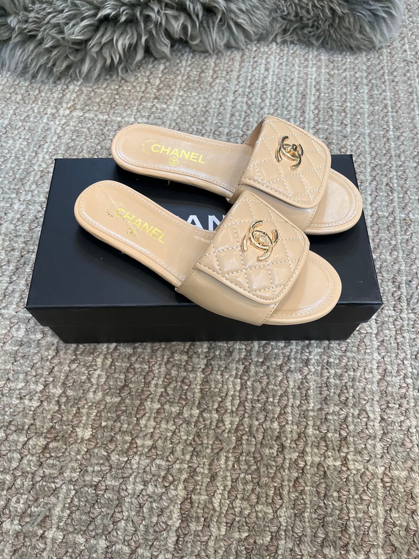 Luxury diamond-quilted flat slides with metal embellishments