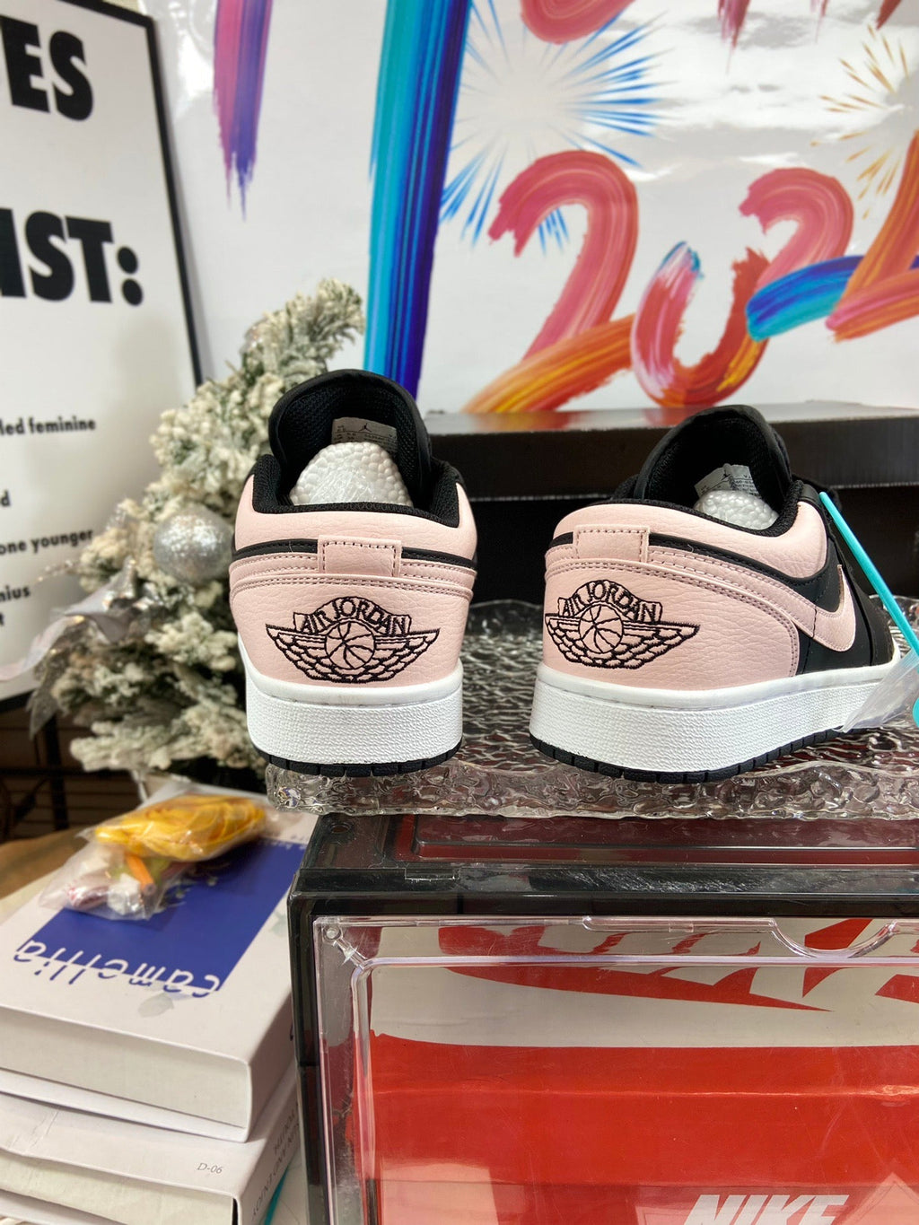 Black and pink color-block low-top casual sneakers