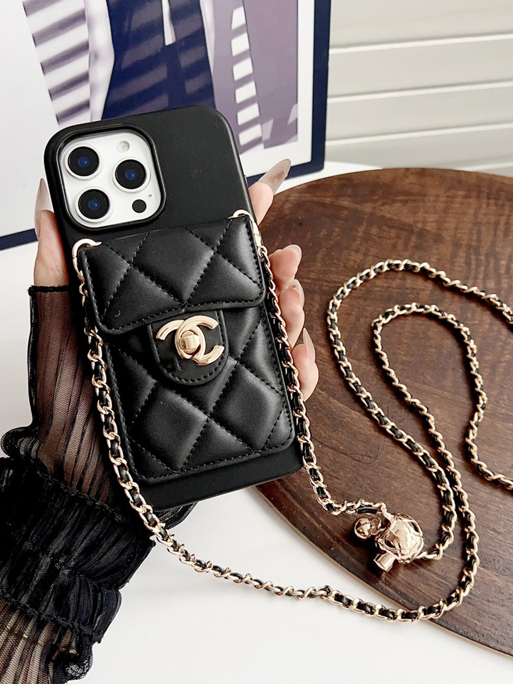 Prošívané pouzdro na iPhone Mini Bag s řetízkovým popruhem