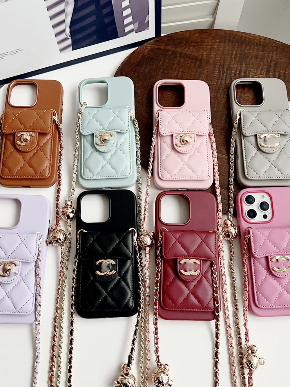 Prošívané pouzdro na iPhone Mini Bag s řetízkovým popruhem