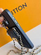 Prošívané pouzdro na iPhone Mini Bag s řetízkovým popruhem