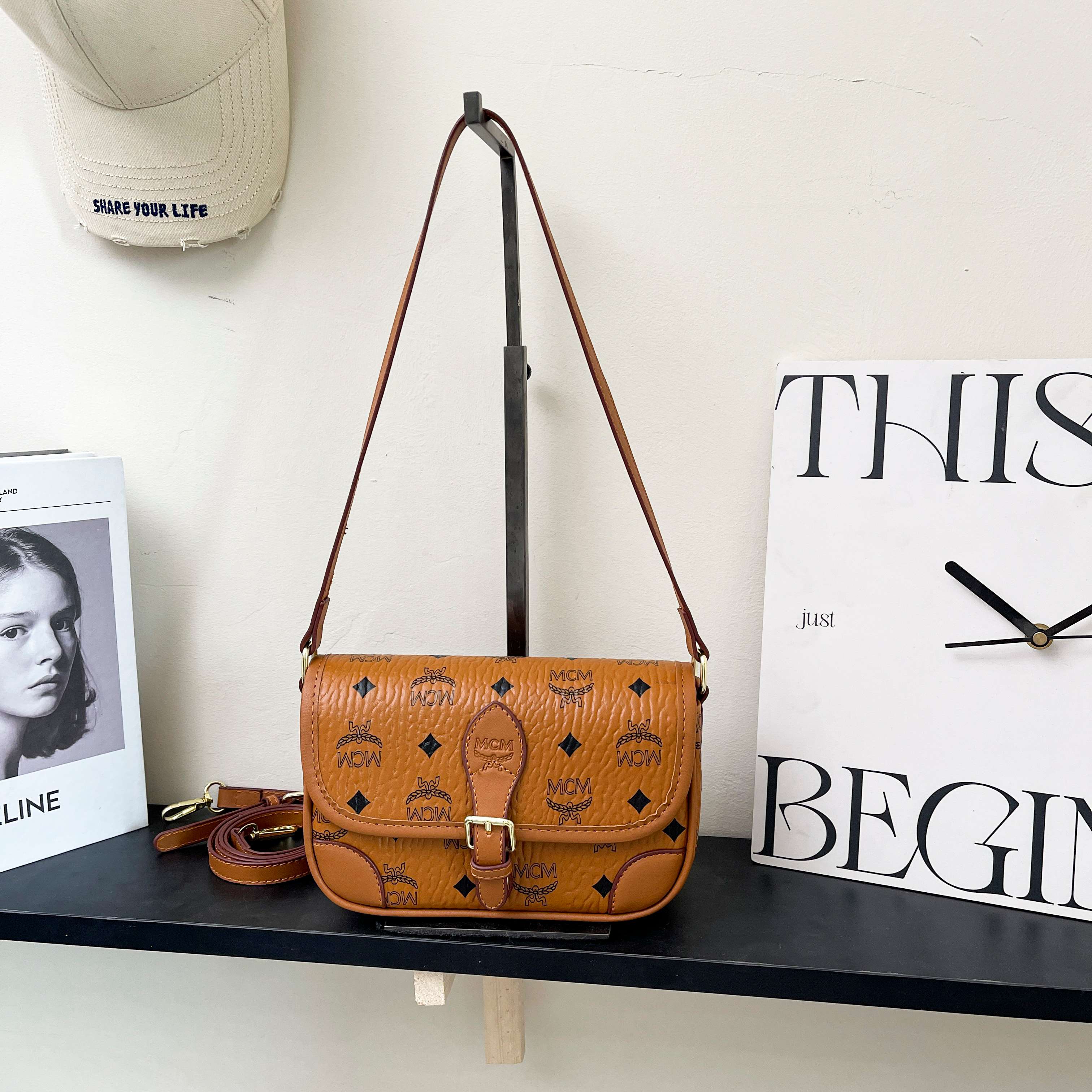 Vintage-Inspired Box Hand bag