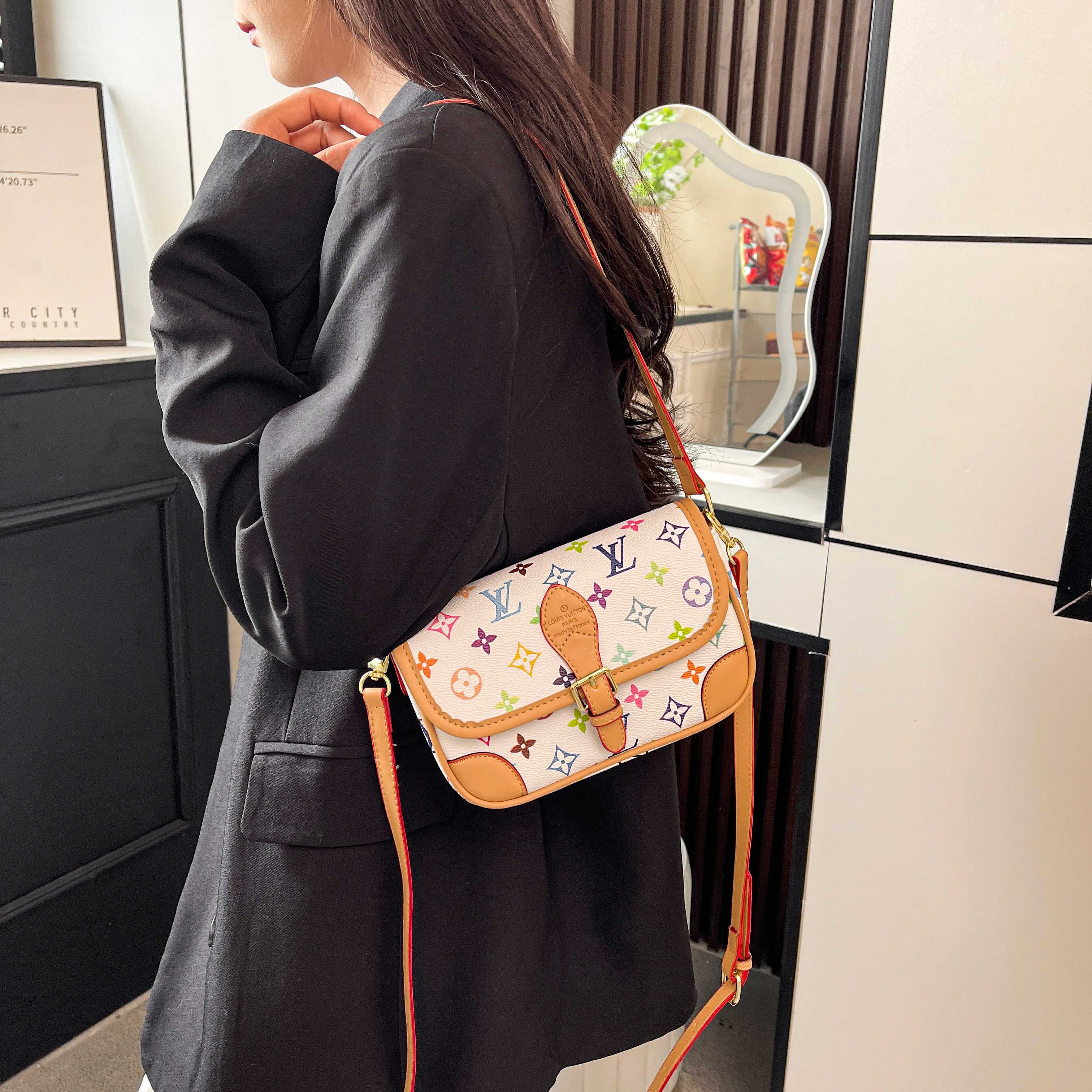 Vintage-Inspired Box Hand bag
