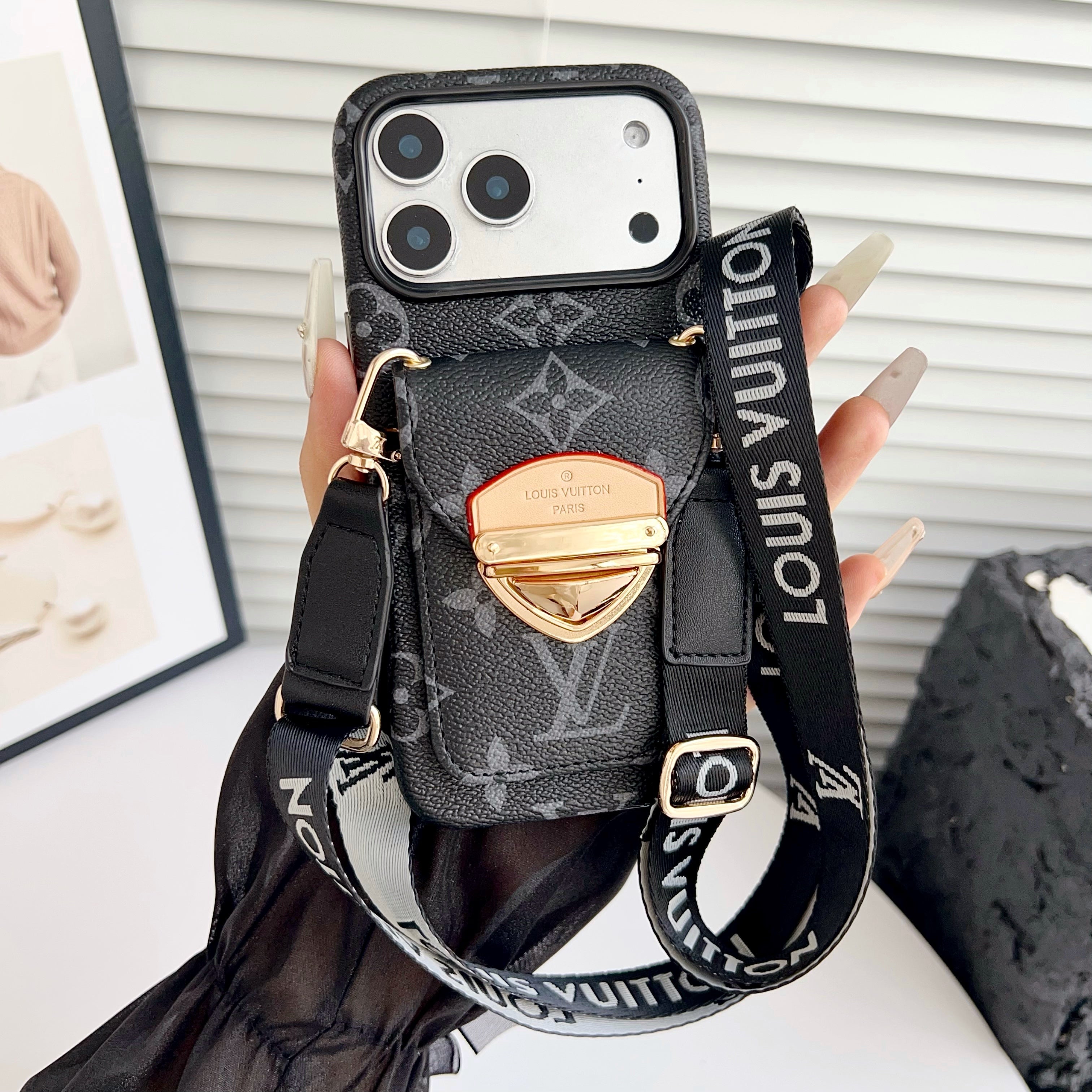 Luksusowe etui Crossbody na iPhone'a z kieszenią na kartę & Odpinany pasek
