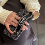 Eleganckie etui na iPhone'a z opaską na nadgarstek