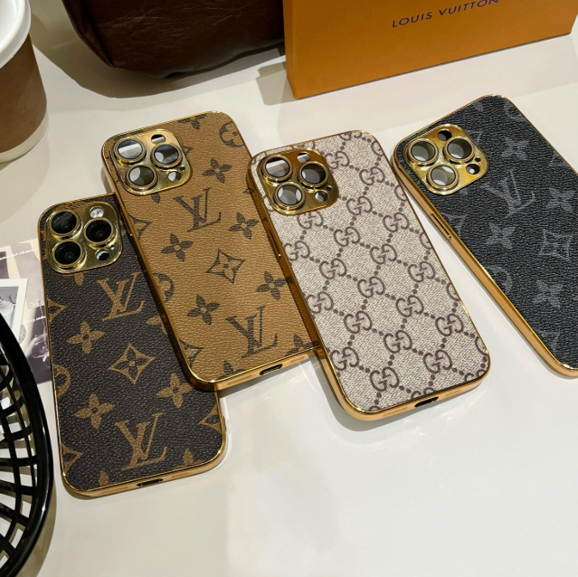 Luksusowe, klasyczne etui na iPhone'a z monogramem i galwanizowanymi złotymi krawędziami