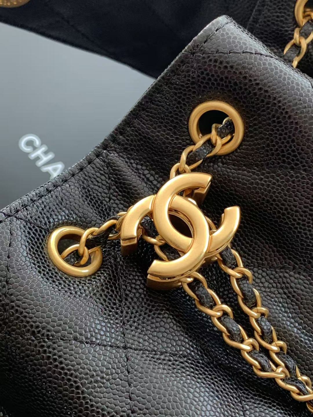 25 Small Handbag Grained Calfskin & Gold-Tone Metal Bag