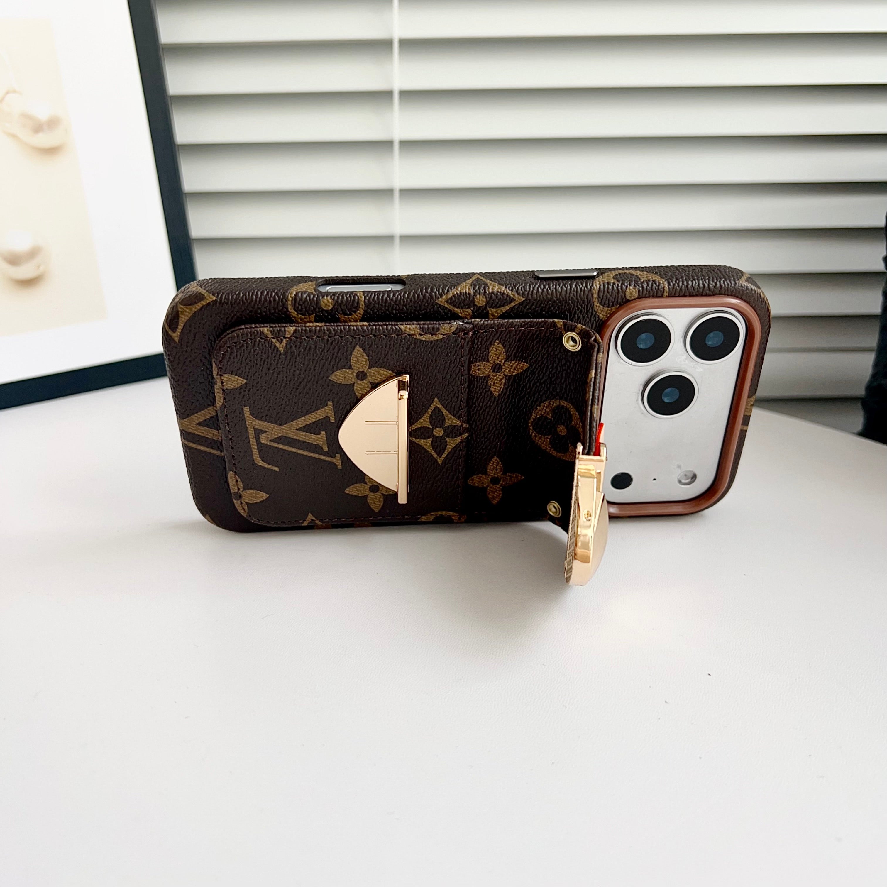 Luksusowe etui Crossbody na iPhone'a z kieszenią na kartę & Odpinany pasek