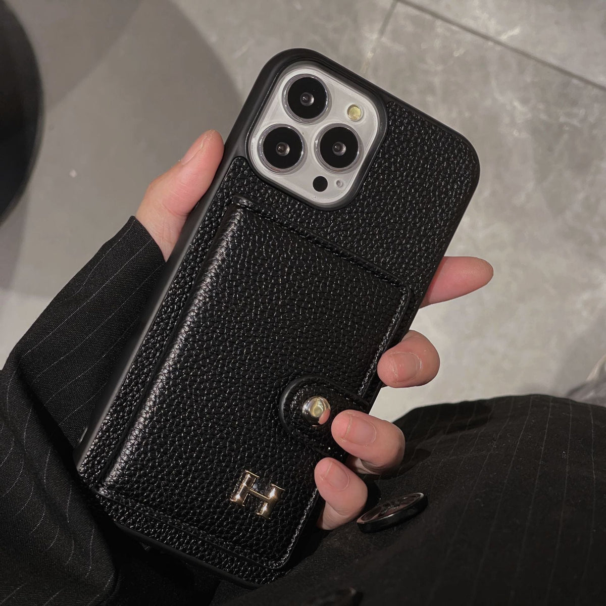 H Δερμάτινη θήκη για κάρτες για iPhone