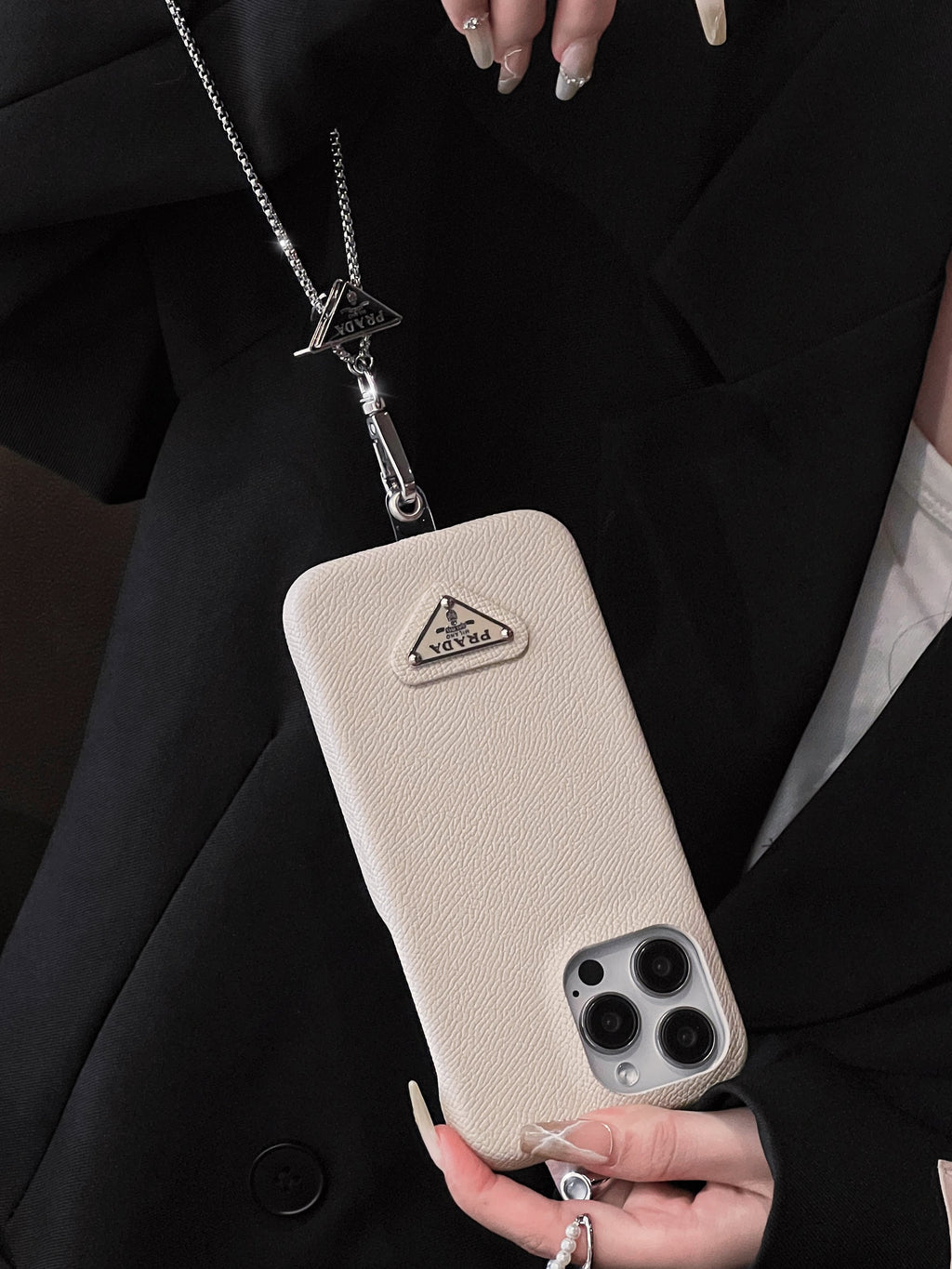 奢華皮革斜背 iPhone 保護殼