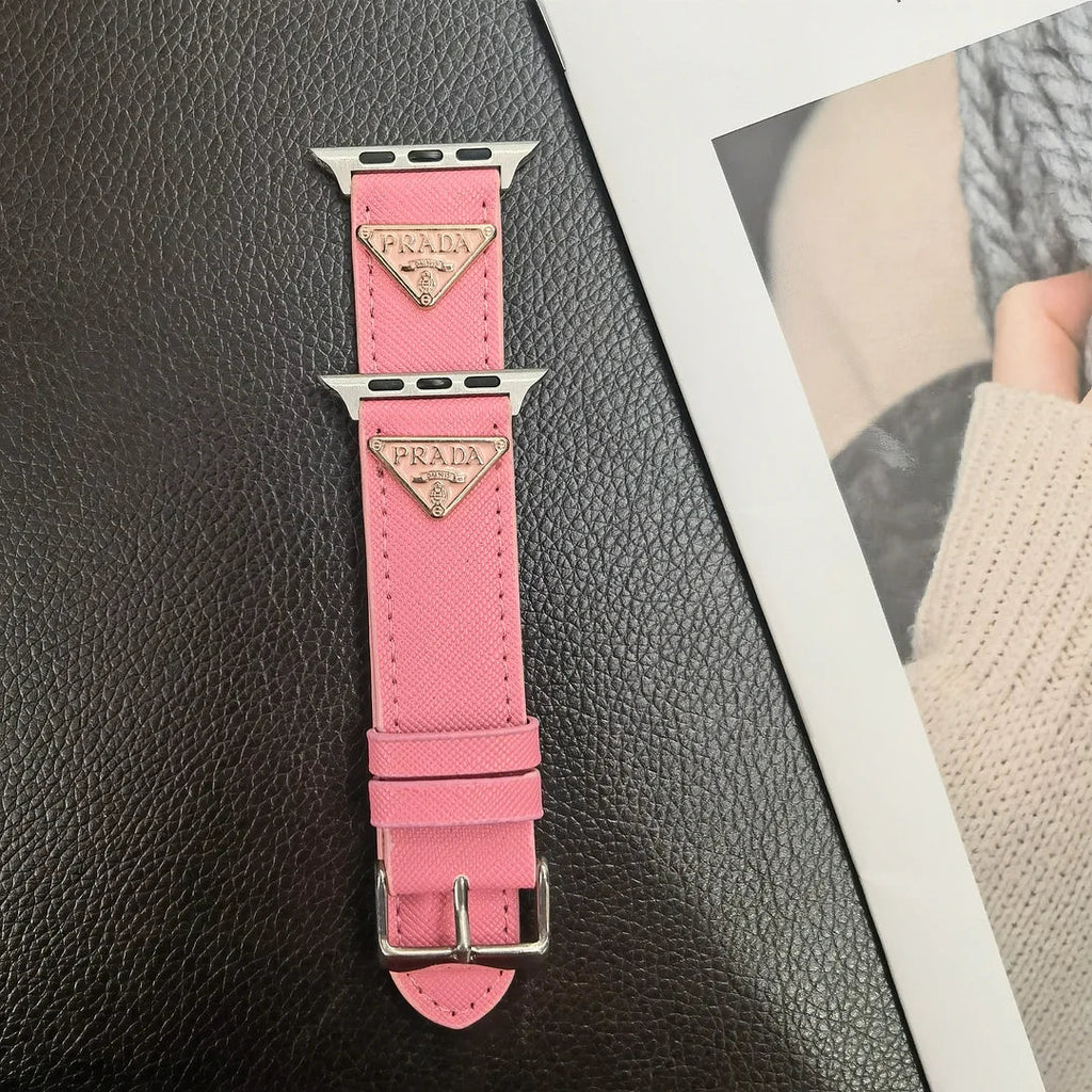 Curea Apple Watch din piele cu etichetă cu monogramă dublu triunghi