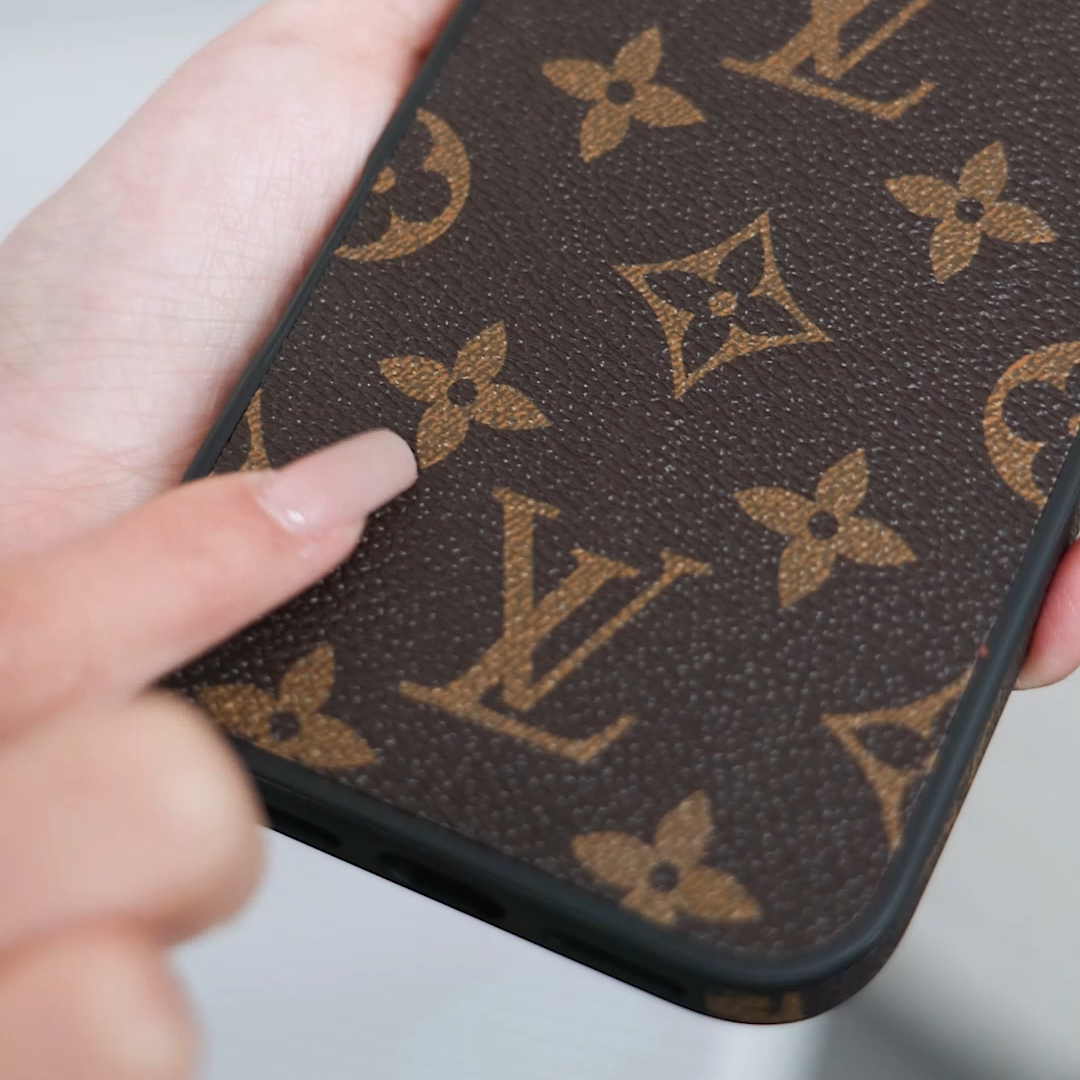 MagSafe Classic Leather iPhone Case