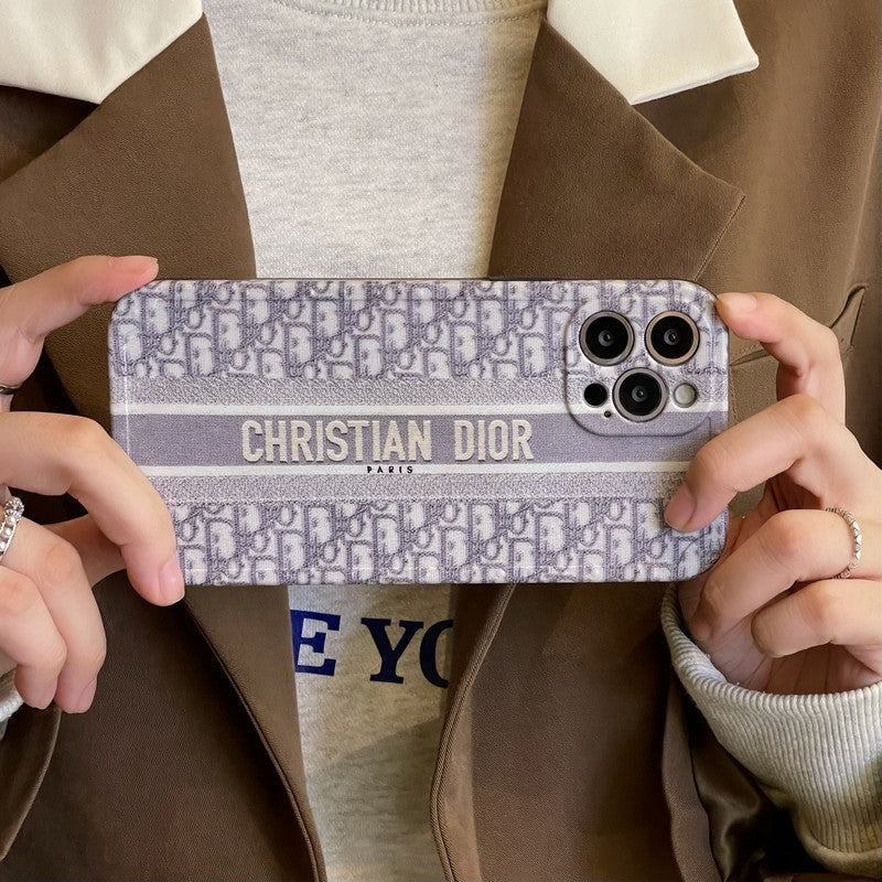 Modne, klasyczne etui na iPhone'a